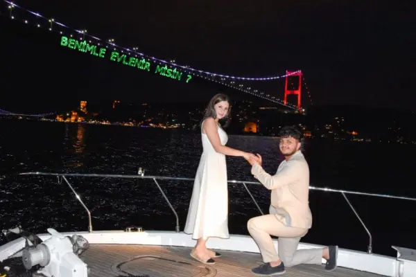 Teknede Evlenme Teklifi