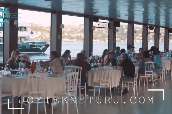 Teknede İş Yemeği