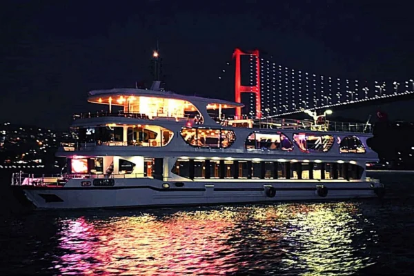 500 Kişilik Teknede Şirket Yemeği