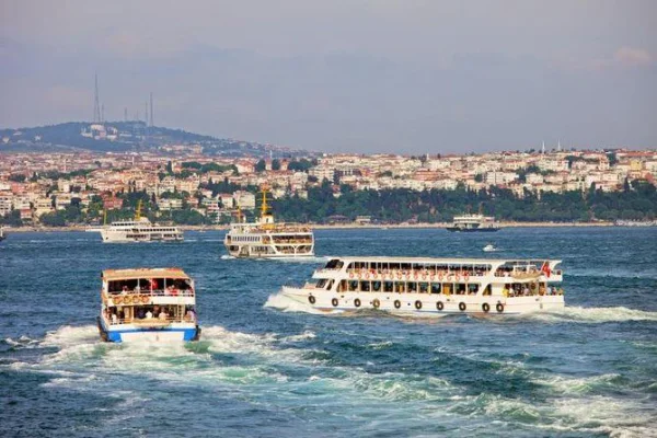 900 Kişilik Teknede Şirket Yemeği
