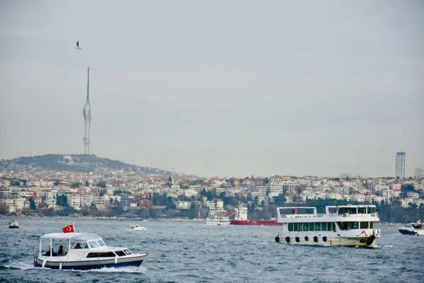 İstanbul Boğazı’nda Yılbaşı Partisi 
