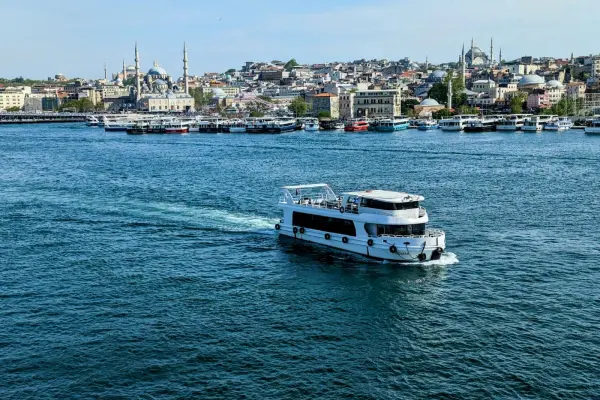 100 Kişilik Teknede Şirket Yemeği
