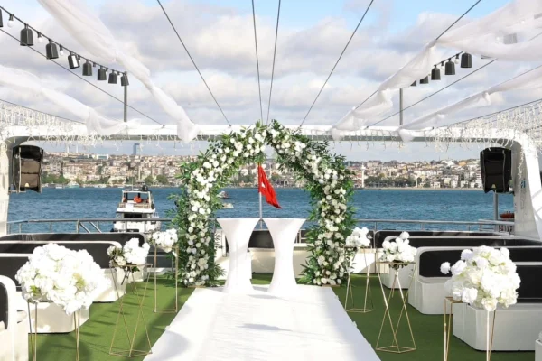 450 Kişilik Tekne Kiralama