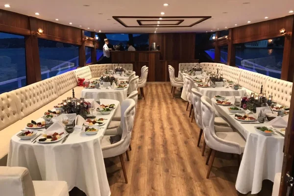 40 Kişilik Lüks Yat Kiralama