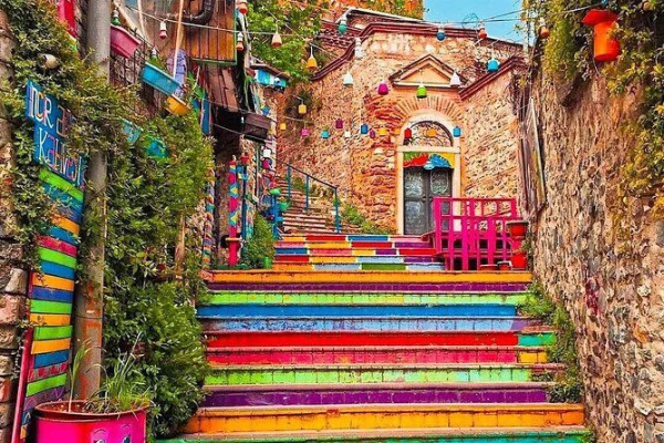 Fener & Balat: Renkli Sokaklar ve Gizli Hikayelerle Dolu Bir Yolculuk
