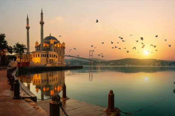 Ortaköy’de Gün Batımı: Waffle, Boğaz ve Camii Üçlüsü