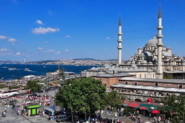 Eminönü Çıkışlı Teknede Şirket Yemeği