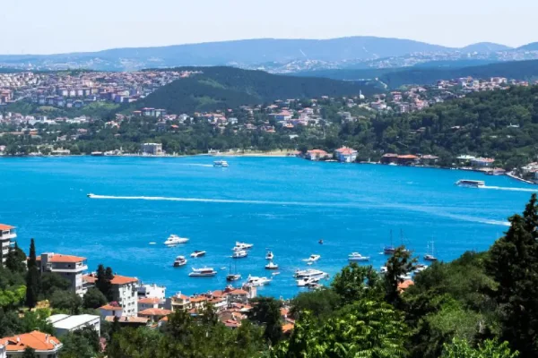 Bebek Çıkışlı Teknede Şirket Yemeği