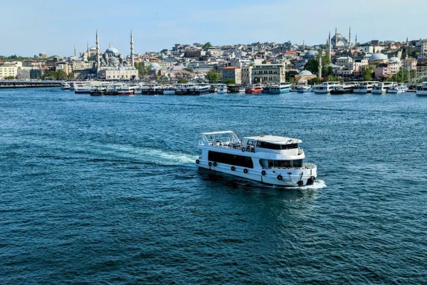 150 Kişilik Teknede Şirket Yemeği