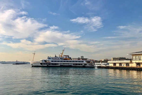 Kadıköy Çıkışlı Teknede Şirket Yemeği