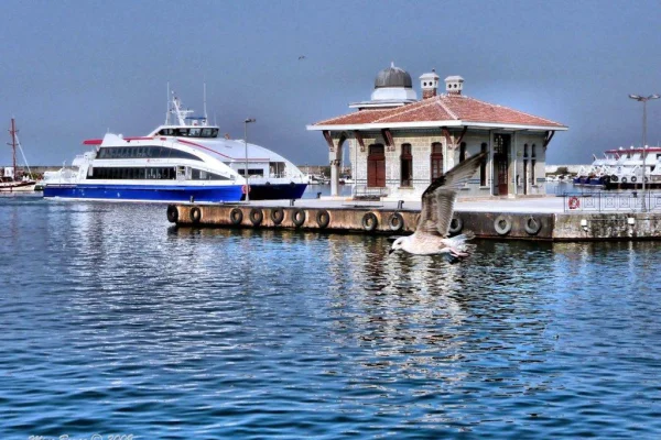 Bostancı Çıkışlı Teknede Şirket Yemeği