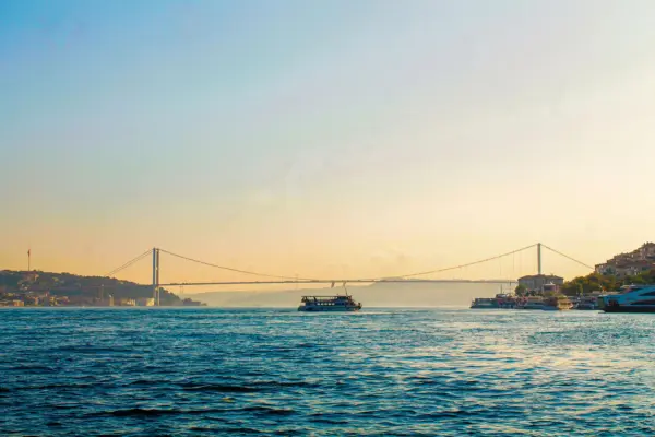 Tekne Turu Yaş Sınırı Var mı? Her Yaşa Uygun Boğaz Keyfi
