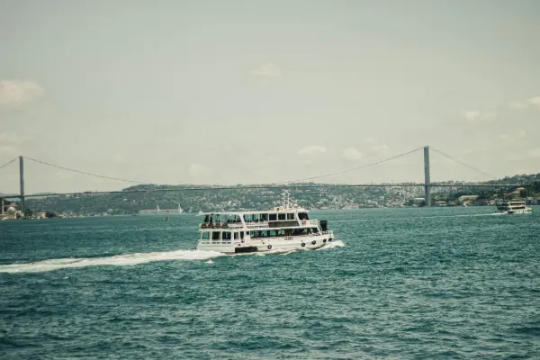 Tekne Turunda Profesyonel İş Yemeği Deneyimi