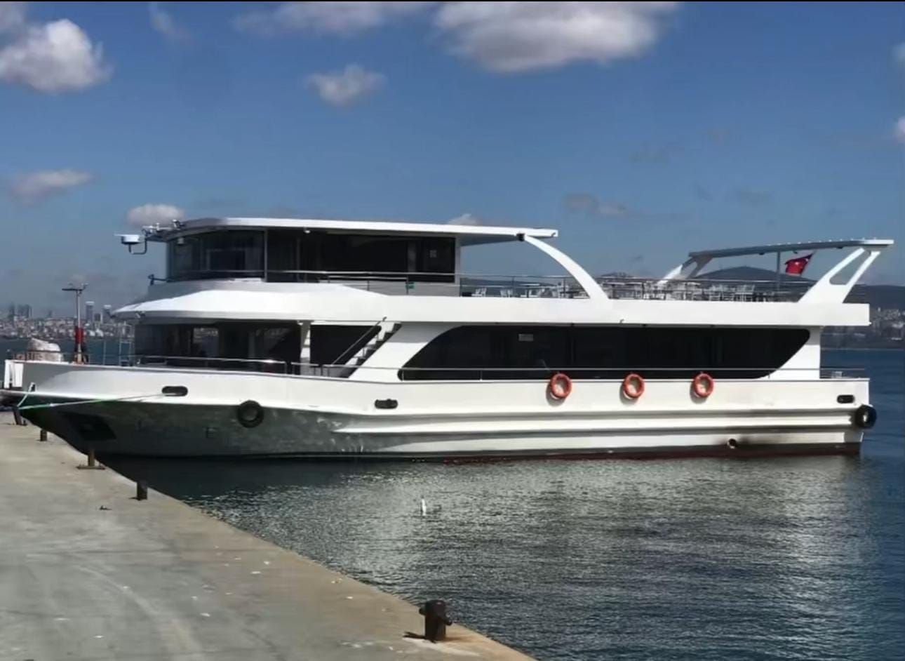 900 Kişilik Tekne Kiralama