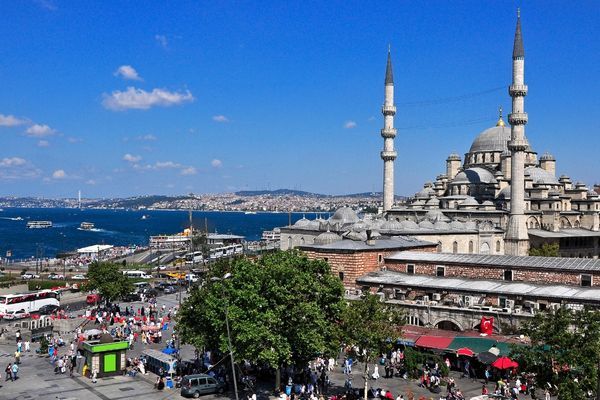 Eminönü Çıkışlı Teknede Şirket Yemeği