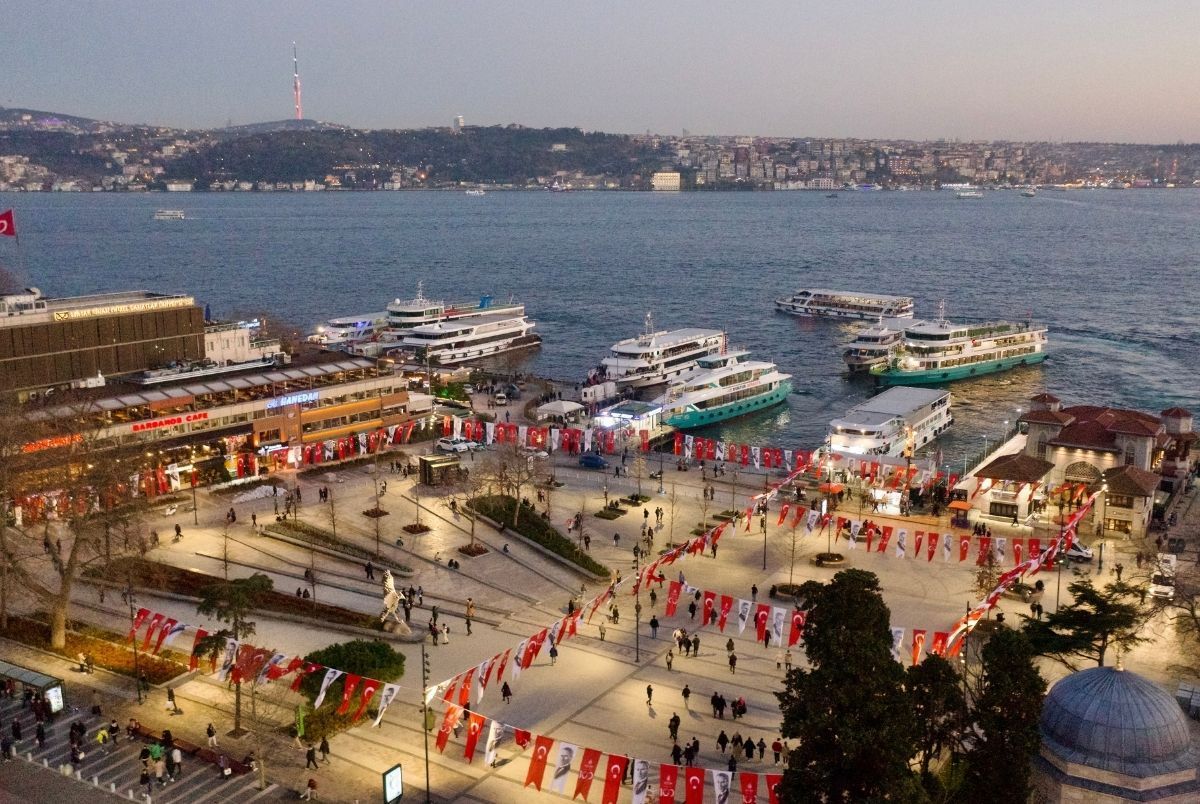 Beşiktaş Çıkışlı Teknede Şirket Yemeği