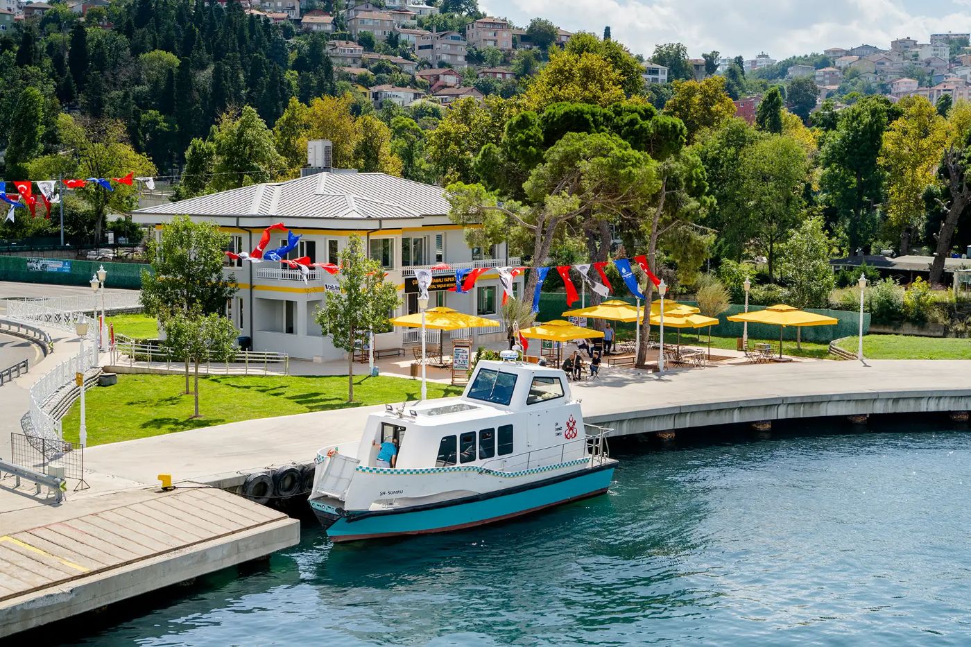 Çubuklu Çıkışlı Teknede Şirket Yemeği