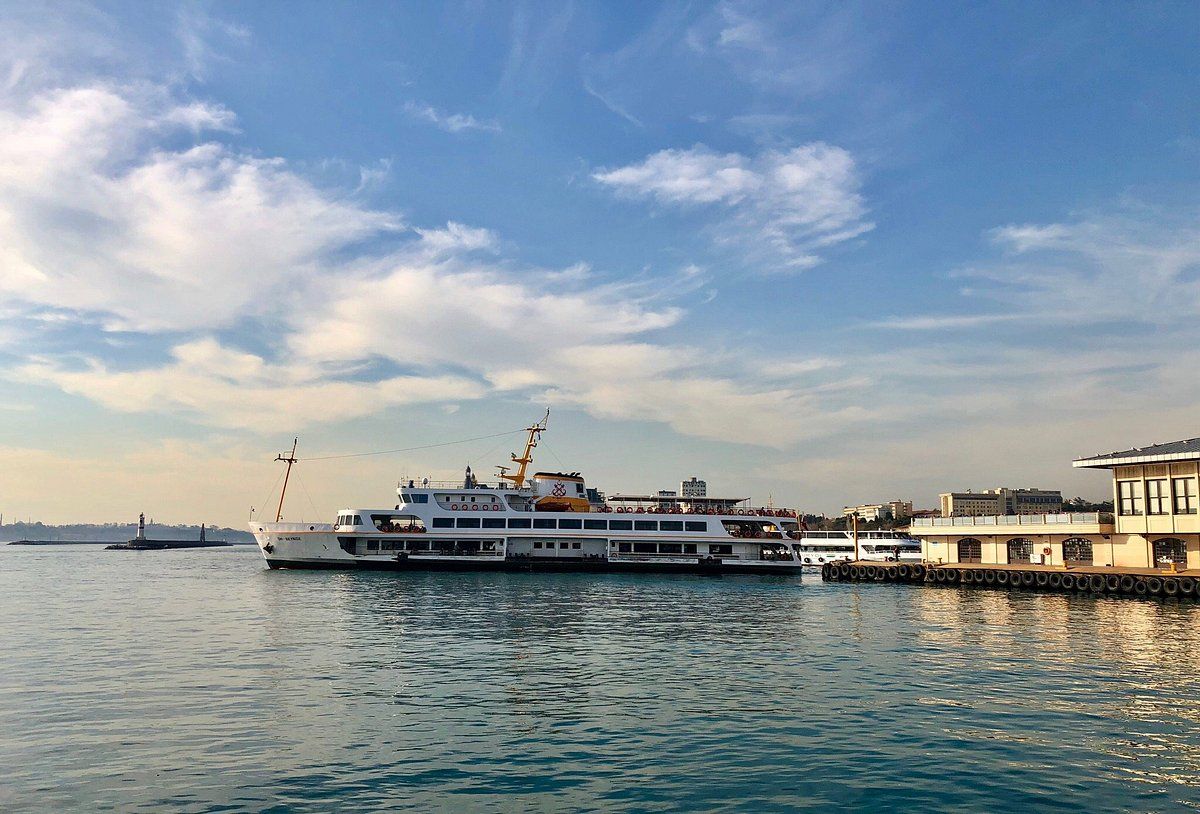 Kadıköy Çıkışlı Teknede Şirket Yemeği